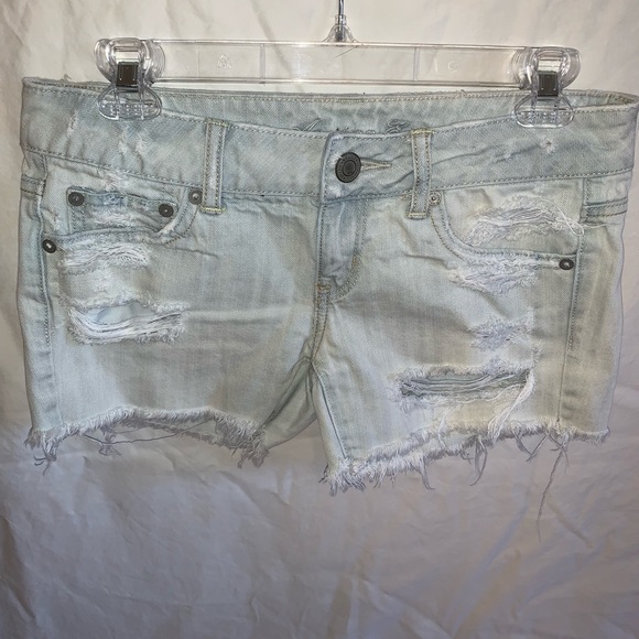 American Eagle Lightwash denim ripped jean shorts - Picture 3 of 4